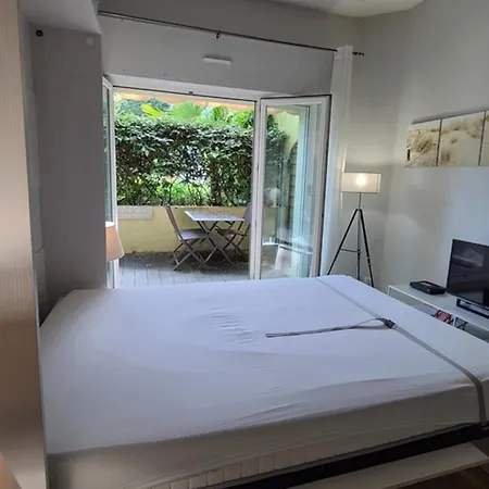 Apartment With Terrace Near The